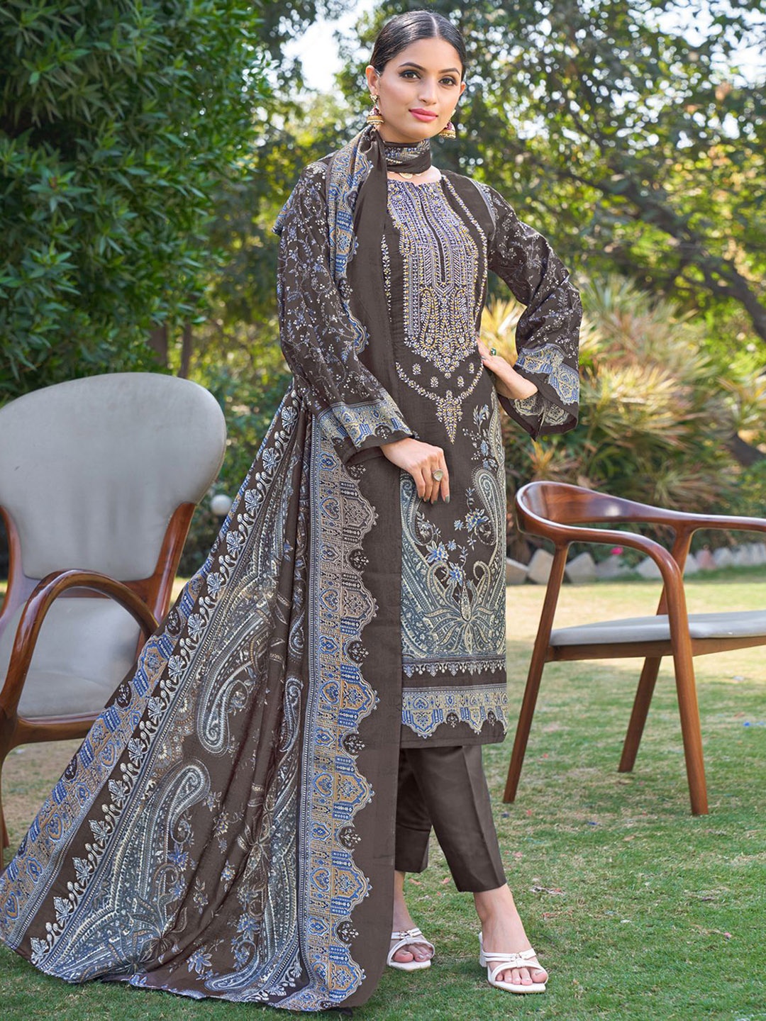 

MOJILAA Paisley Printed Beads & Stones Pure Cotton Pakistani Style Kurta Set, Taupe