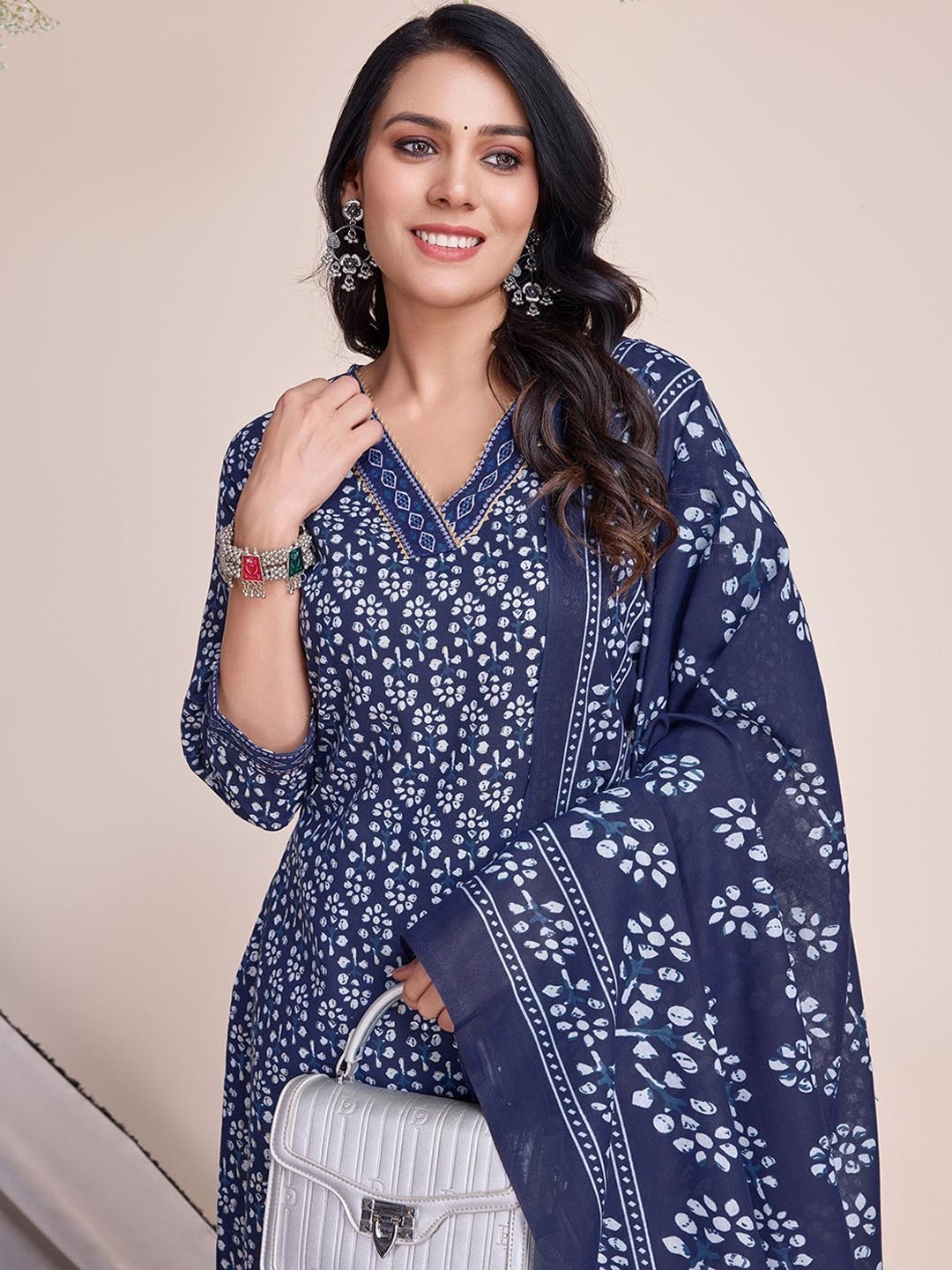 

MOJILAA Floral Printed V-Neck Pure Cotton Kurta with Salwar & Dupatta, Blue