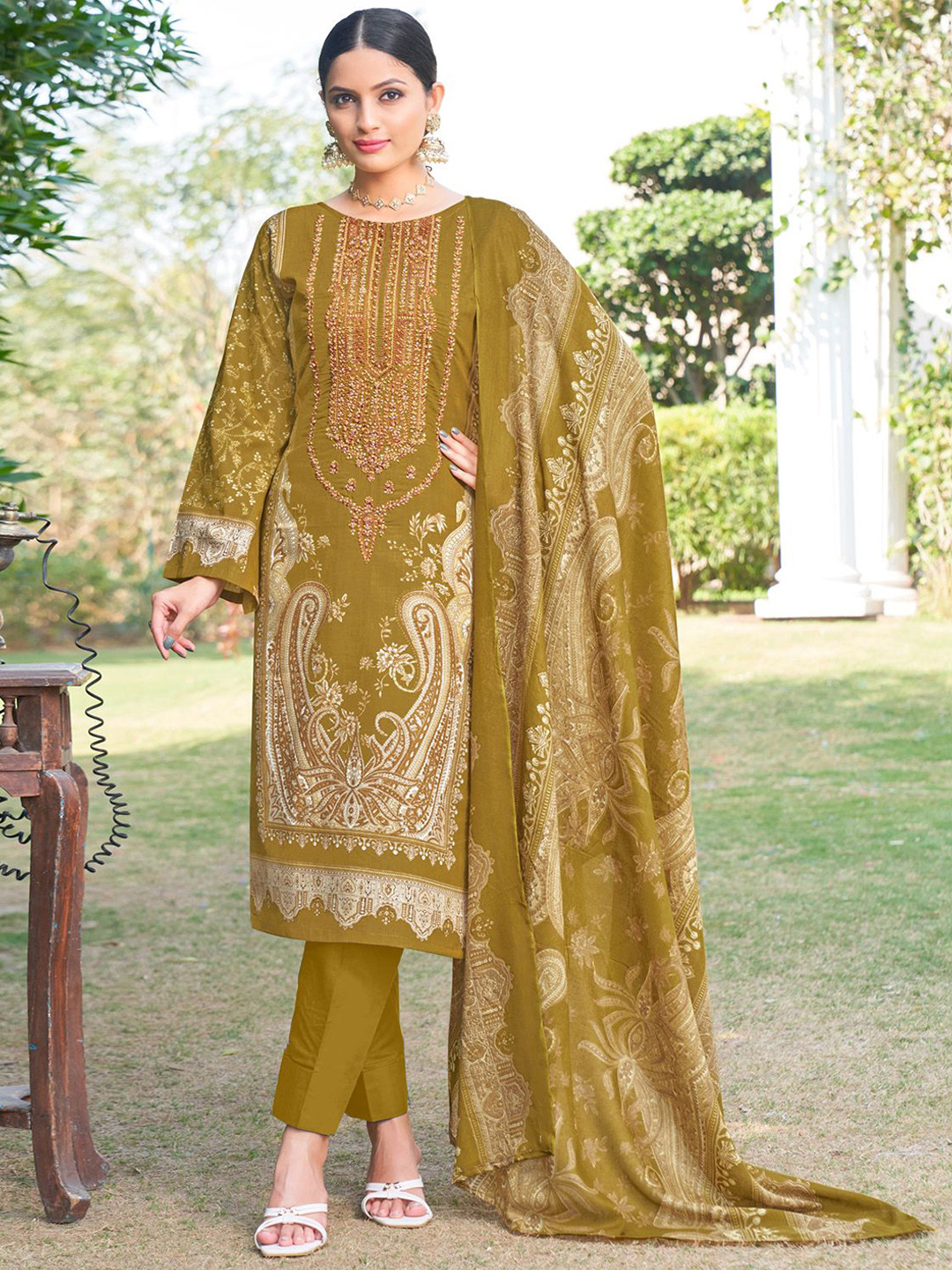 

MOJILAA Paisley Printed Beads & Stones Pure Cotton Pakistani Style Kurta Set, Lime green