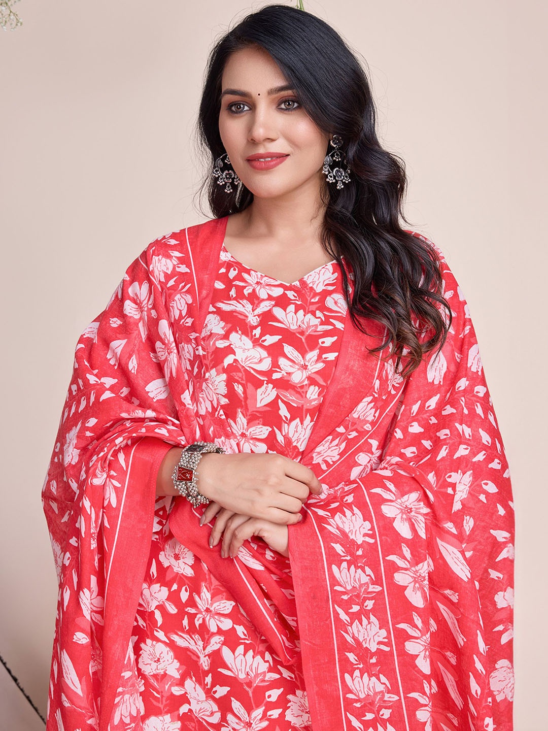 

MOJILAA Floral Printed Pure Cotton Straight Kurta with Palazzos & Dupatta, Red