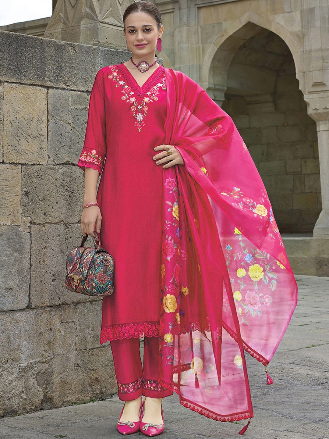 

MOJILAA Floral Embroidered Beads and Stones Straight Kurta With Trousers & Dupatta, Pink