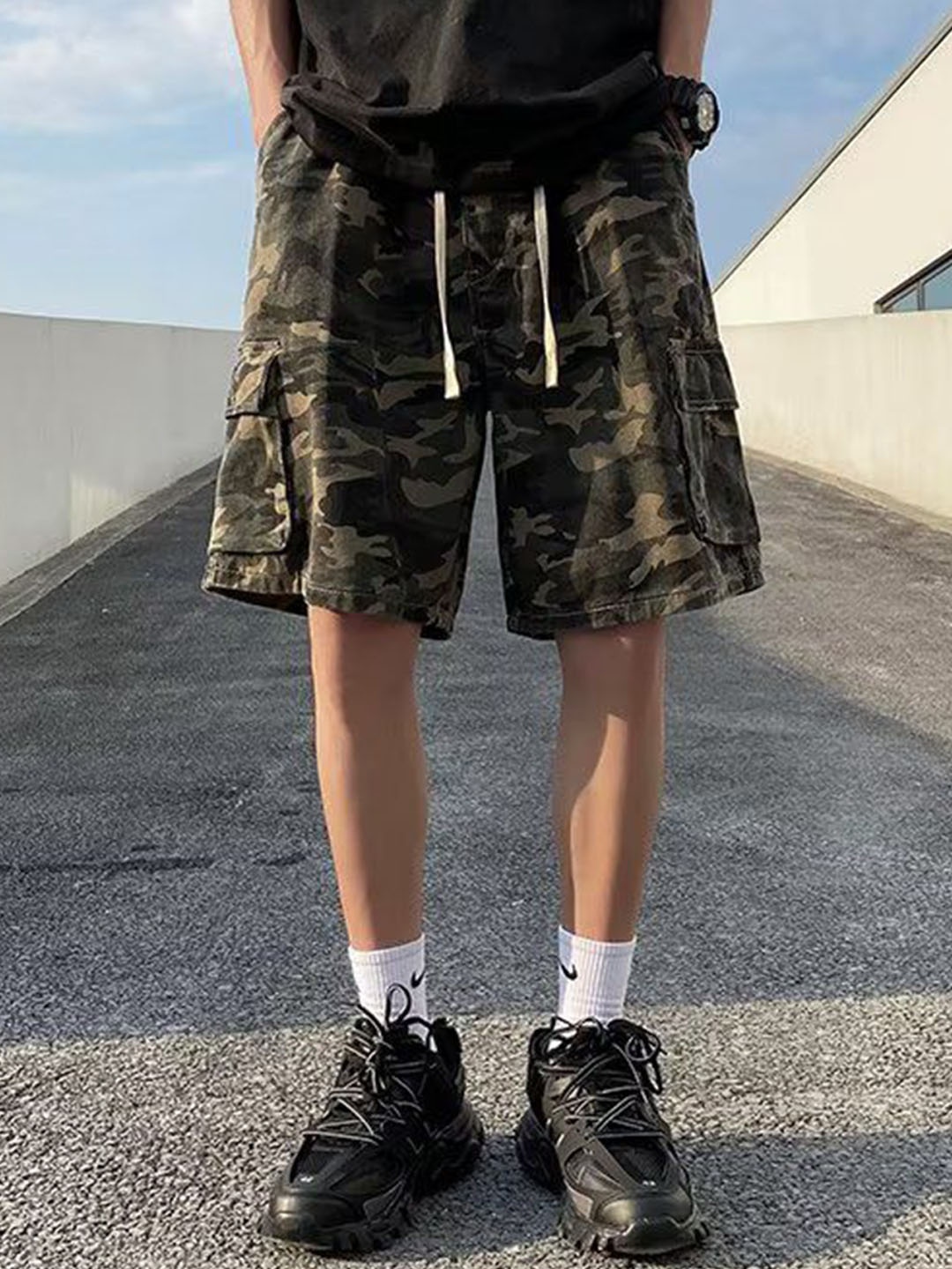 

StyleCast Men Camouflage Printed Regular Fit Cargo Shorts, Green