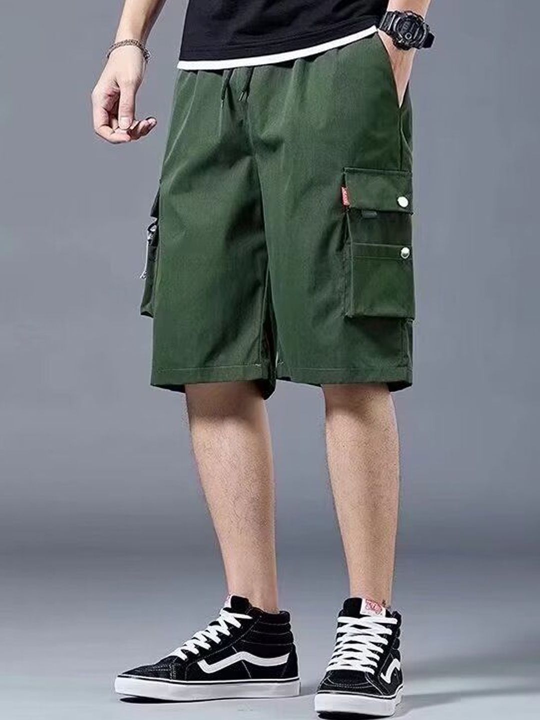 

StyleCast Men Solid Regular Fit Cargo Shorts, Green