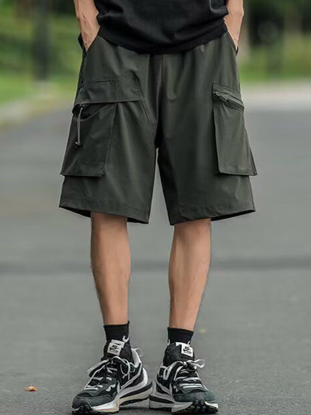 

StyleCast Men Regular Fit Mid-Rise Cargo Shorts, Olive