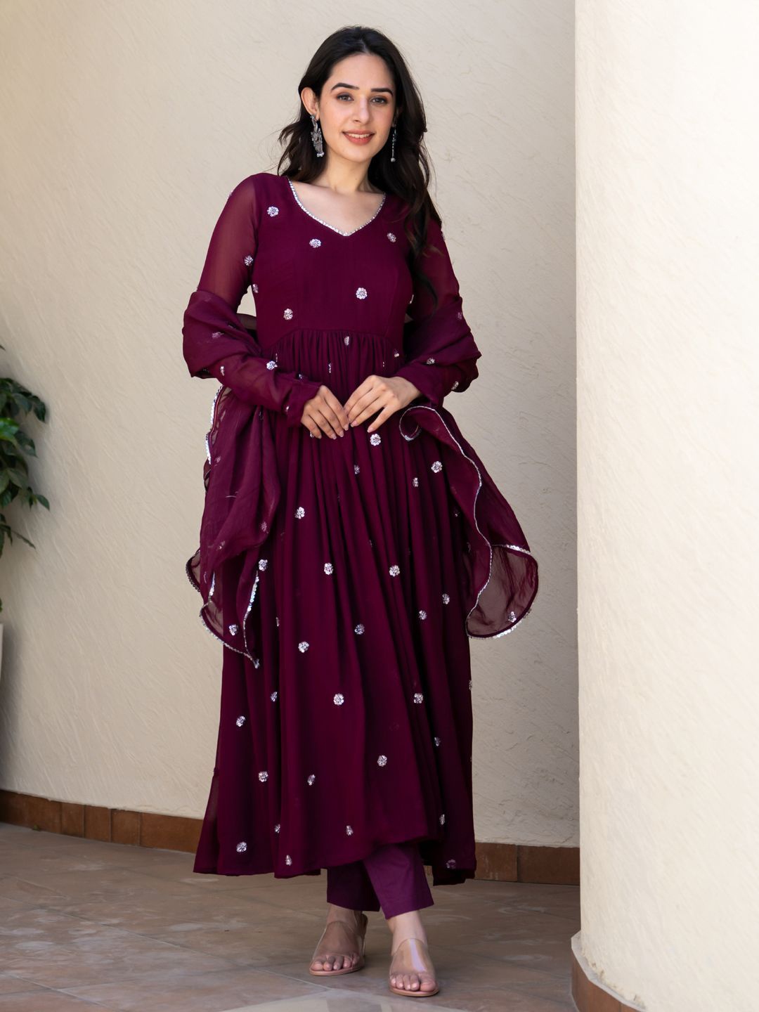 

HOUSE OF JAMOTI Ethnic Motifs Embroidered Thread Work Kurta With Trousers & Dupatta, Maroon