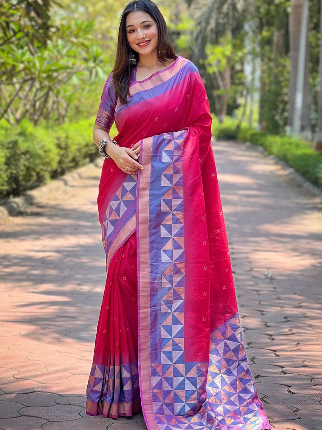 

LeeliPeeri Designer Woven Design Zari Saree, Pink