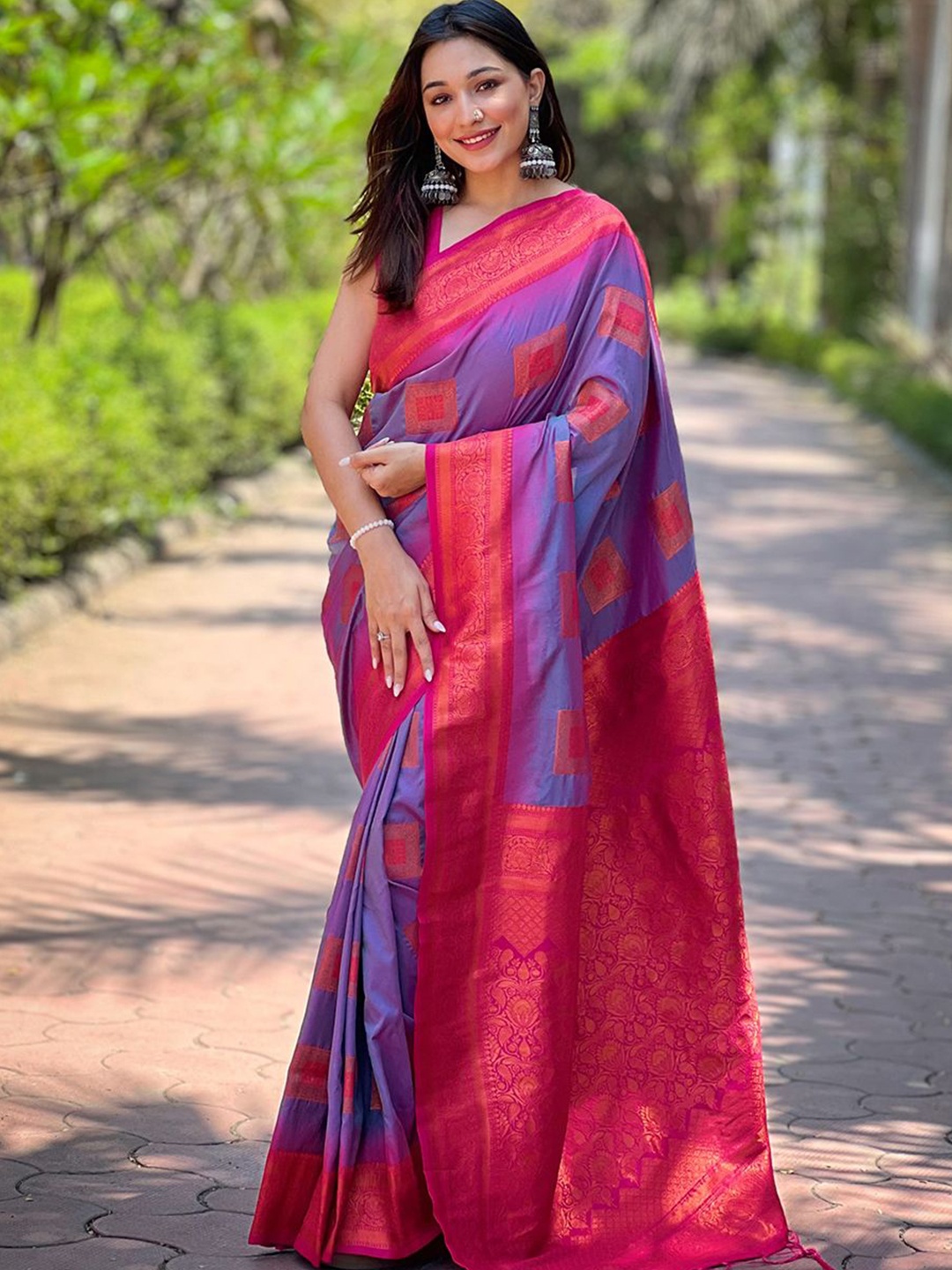 

LeeliPeeri Designer Woven Design Zari Saree, Purple