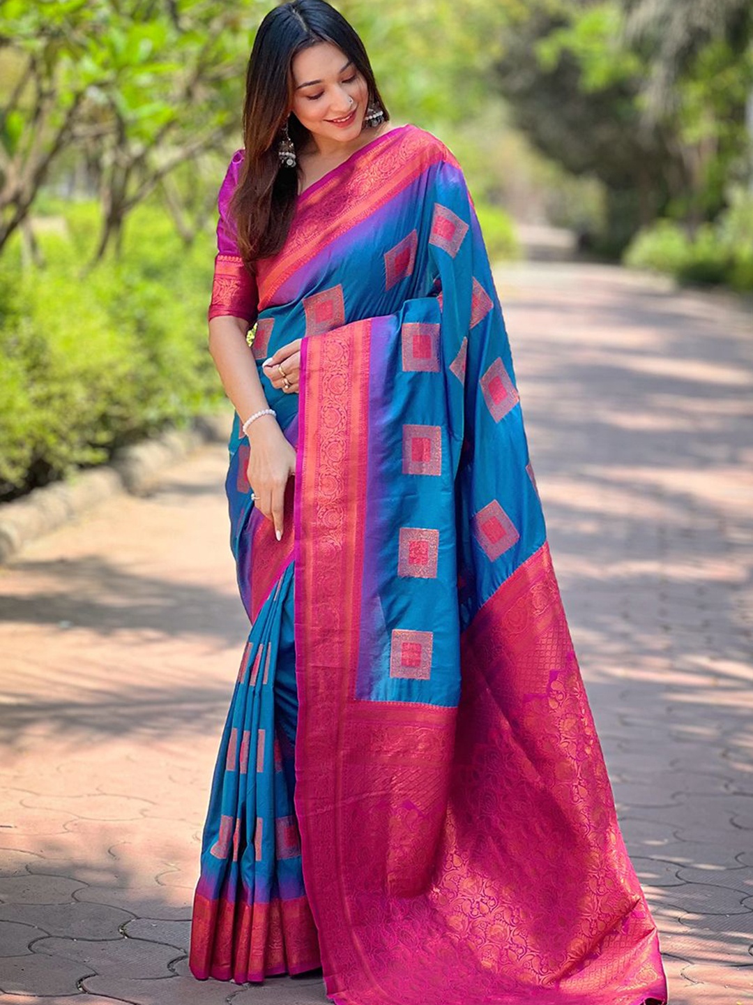 

LeeliPeeri Designer Woven Design Zari Saree, Blue