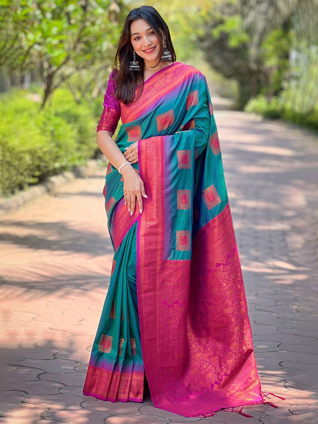 

LeeliPeeri Designer Woven Design Zari Saree, Teal