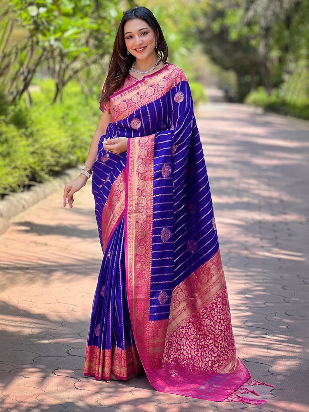 

LeeliPeeri Designer Woven Design Zari Paithani Saree, Navy blue