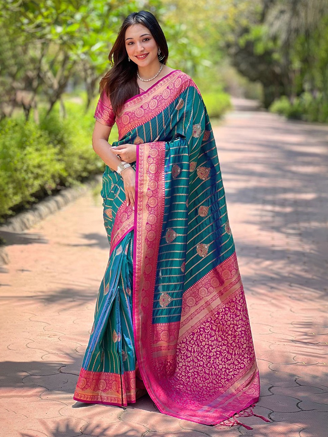 

LeeliPeeri Designer Woven Design Zari Paithani Saree, Teal