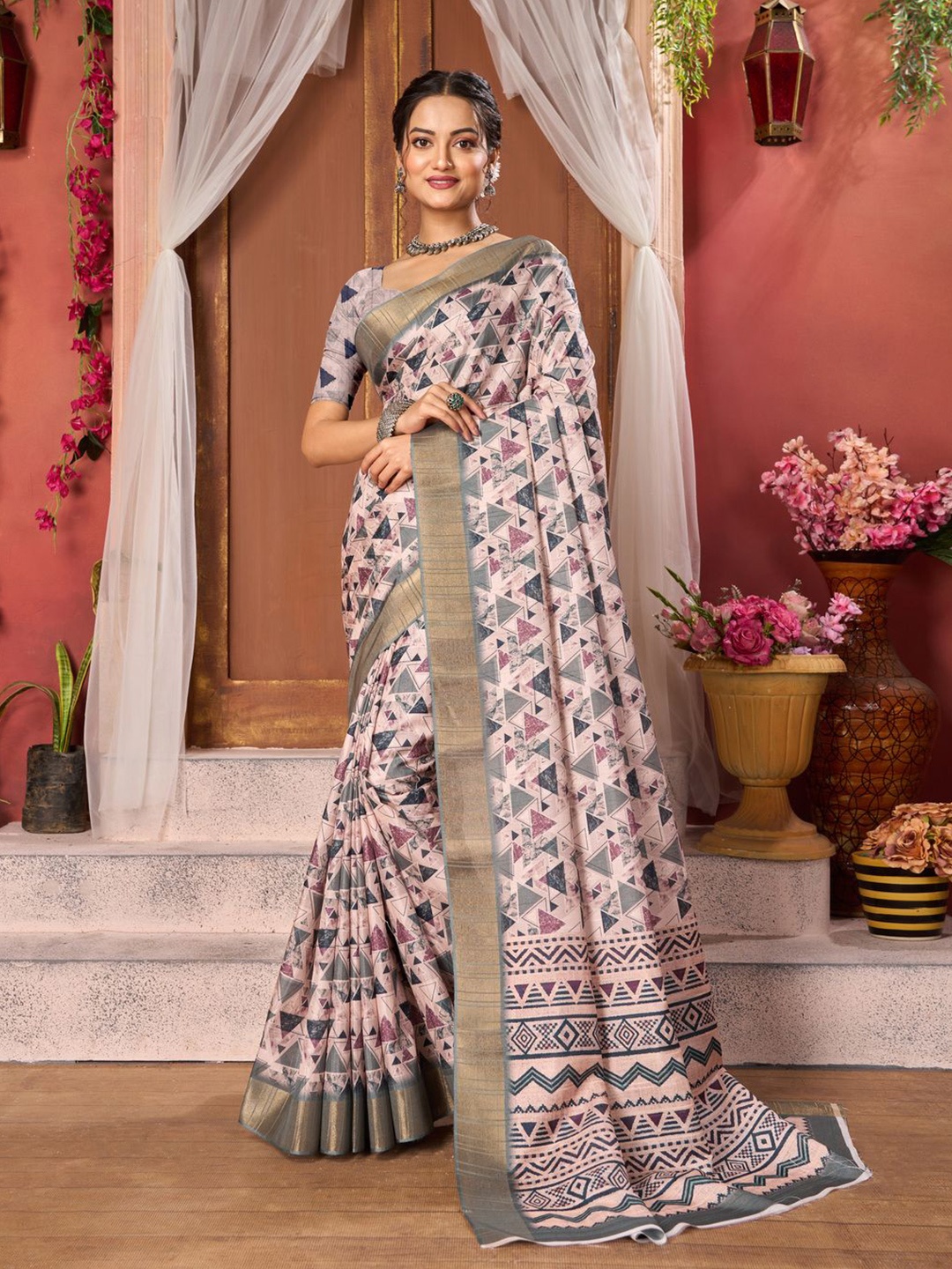 

KALINI Geometric Printed Zari Saree, Beige
