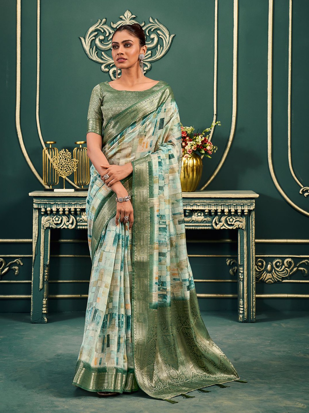 

Panzora Women Sarees With Unstitched Blouse Piece, Green