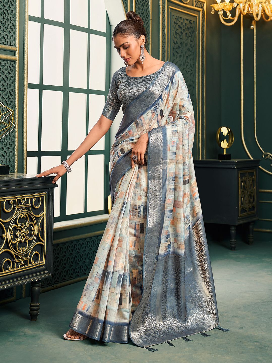 

Panzora Abstract Printed Zari Saree, Grey