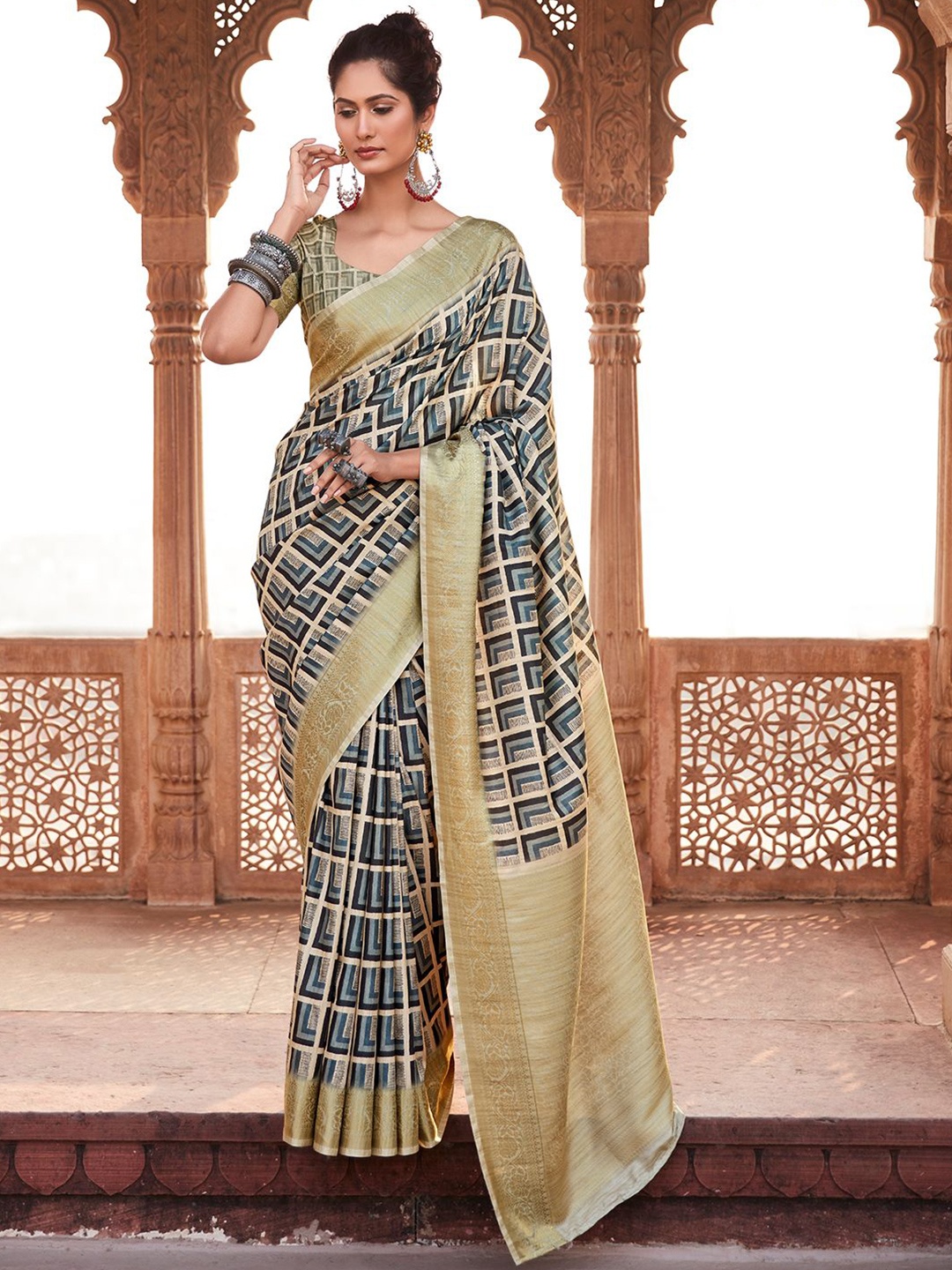 

Panzora Zari Woven Geometric Saree, Beige