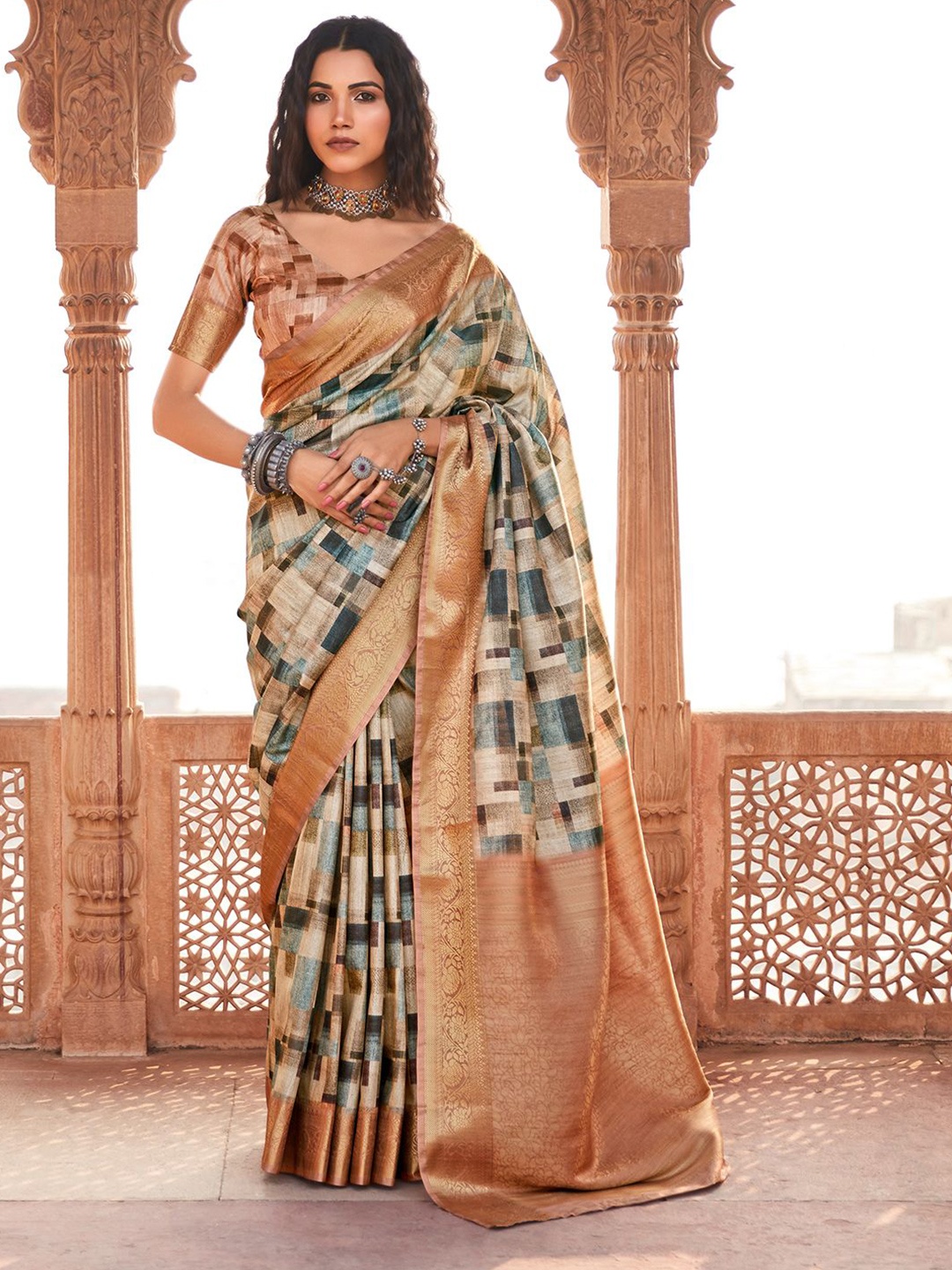 

Panzora Women Zari Woven Abstract Sarees, Cream