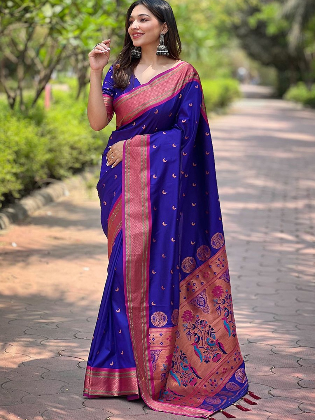 

LeeliPeeri Designer Woven Design Zari Paithani Saree, Violet