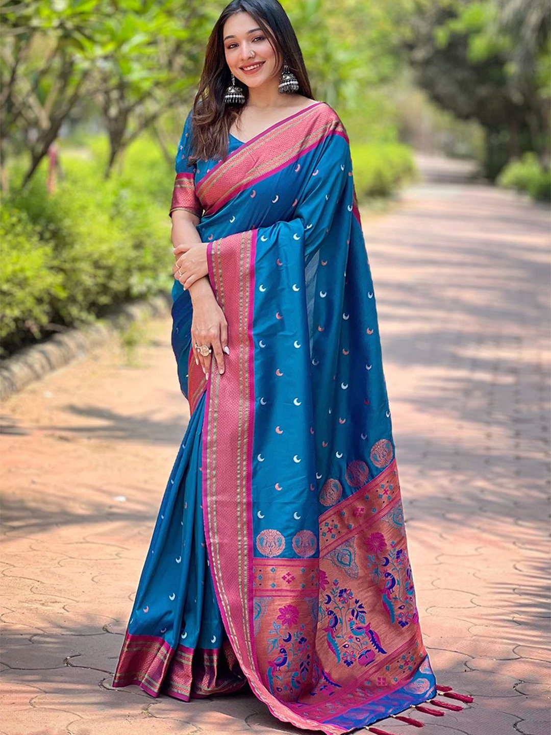 

LeeliPeeri Designer Woven Design Zari Paithani Saree, Blue