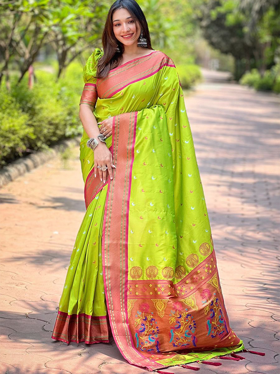 

LeeliPeeri Designer Woven Design Zari Paithani Saree, Green