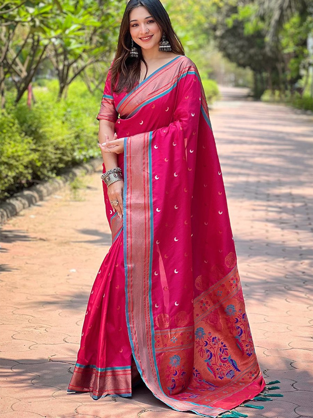 

LeeliPeeri Designer Paithani Silk Blend Woven Design Zari Traditional Saree, Pink