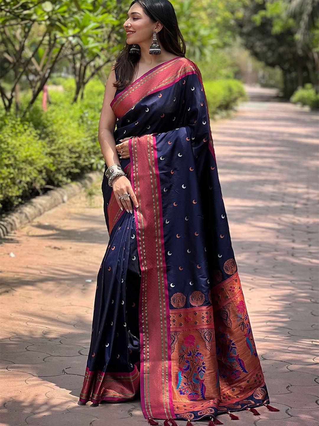 

LeeliPeeri Designer Woven Design Zari Paithani Saree, Navy blue