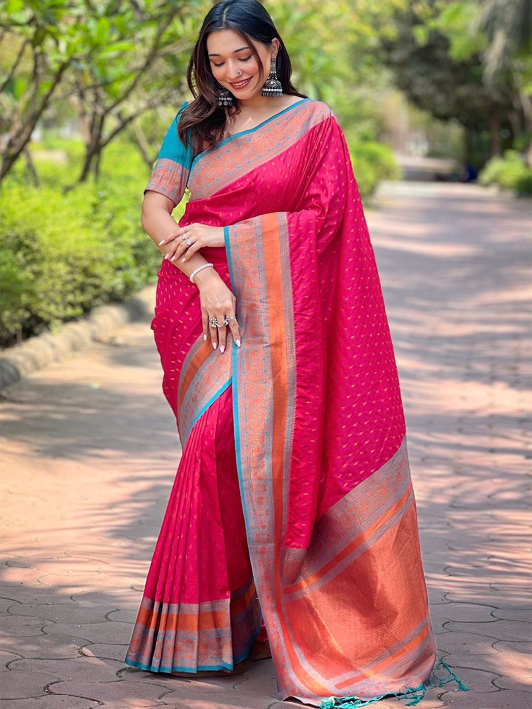 

LeeliPeeri Designer Woven Design Zari Saree, Pink