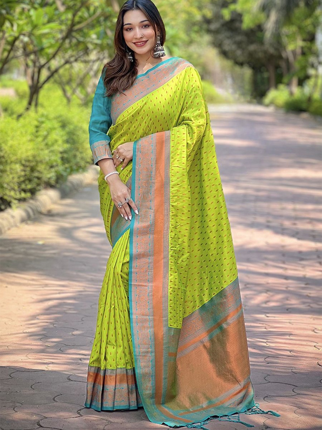 

LeeliPeeri Designer Ethnic Motif Zari Woven Banarasi Saree, Lime green