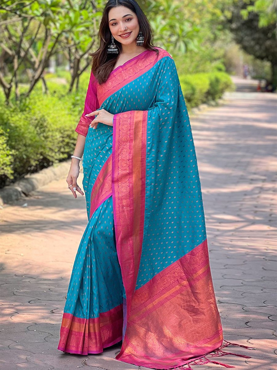 

LeeliPeeri Designer Woven Design Zari Banarasi Saree, Blue