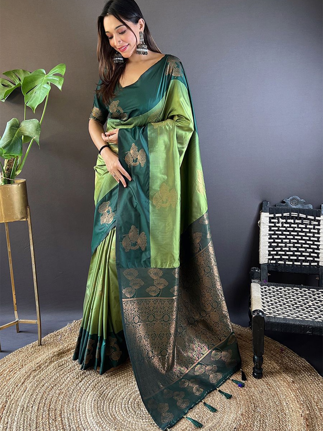 

LeeliPeeri Designer Woven Design Zari Saree, Green