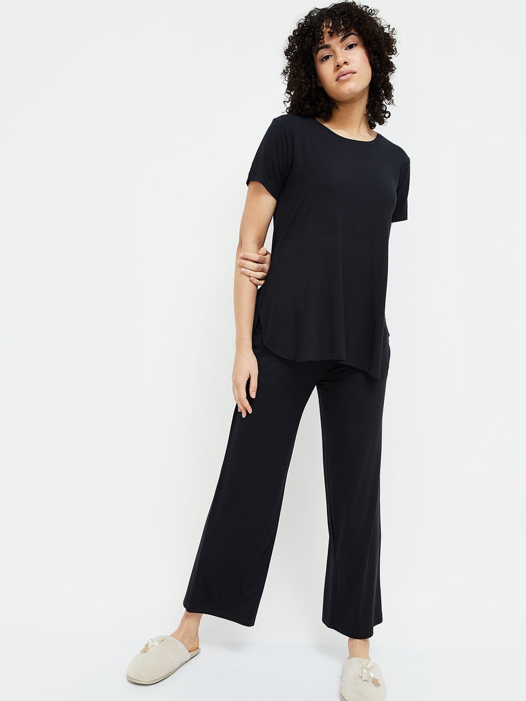 

Ginger by Lifestyle Women T-shirt & Pyjamas Night suit, Black