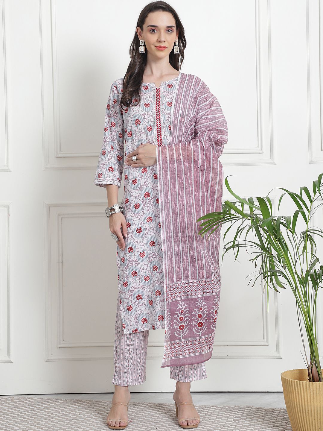 

Aawari Floral Printed Notched Neck Pure Cotton Kurta With Trousers & Dupatta, Grey