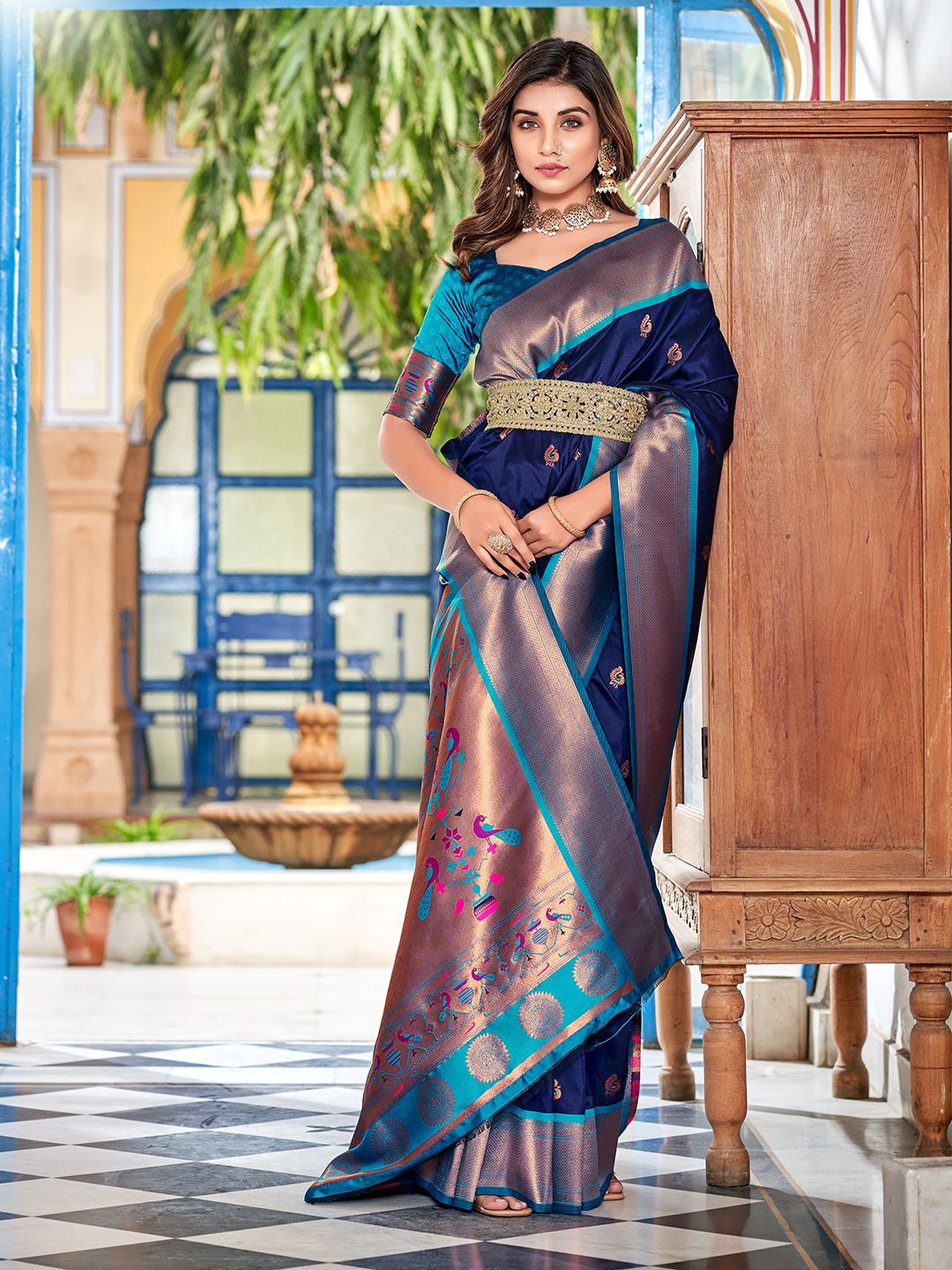 

Panzora Woven Design Zari Paithani Saree, Navy blue