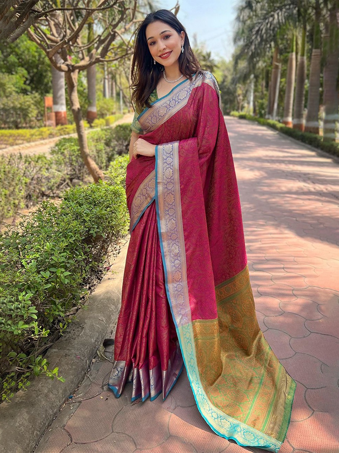 

LeeliPeeri Designer Woven Design Zari Saree, Pink