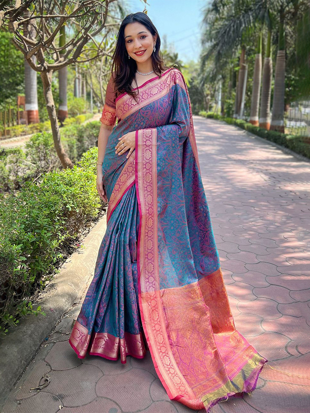 

LeeliPeeri Designer Woven Design Zari Saree, Blue