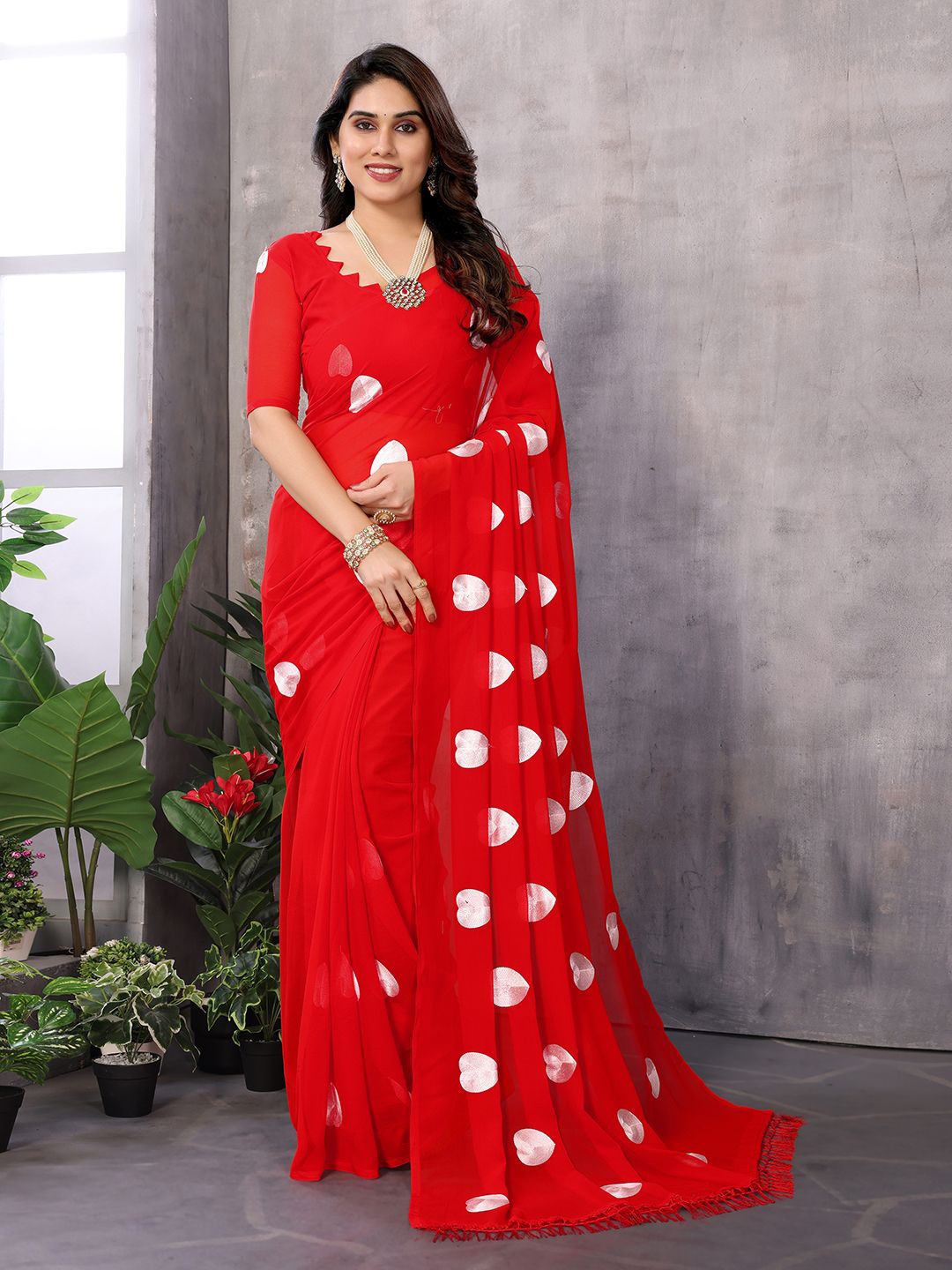 

ANAND SAREES Embroidered Geometric Saree, Red