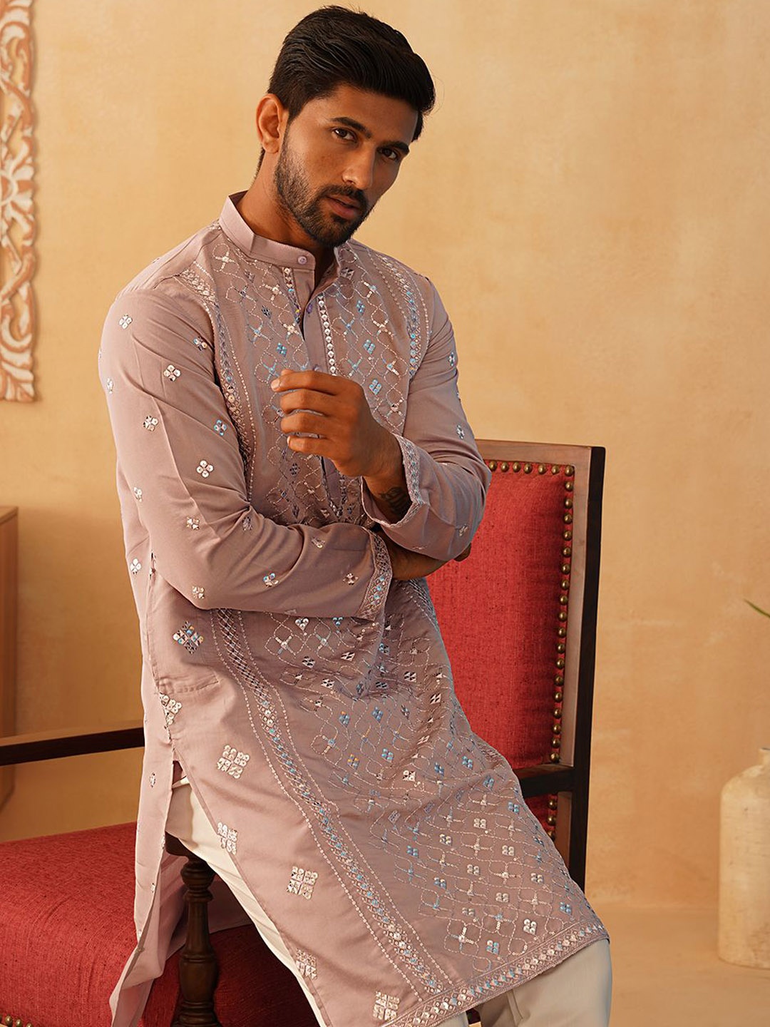 

Jompers Geometric Embroidered Sequinned Straight Kurta with Pyjamas, Peach