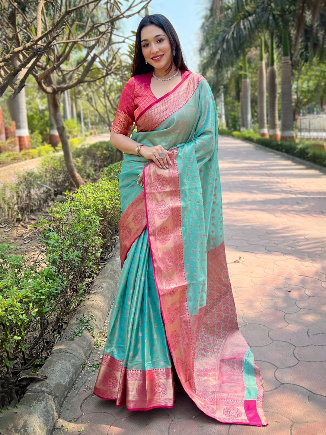 

LeeliPeeri Designer Ethnic Motifs Zari Kanjeevaram Saree, Blue