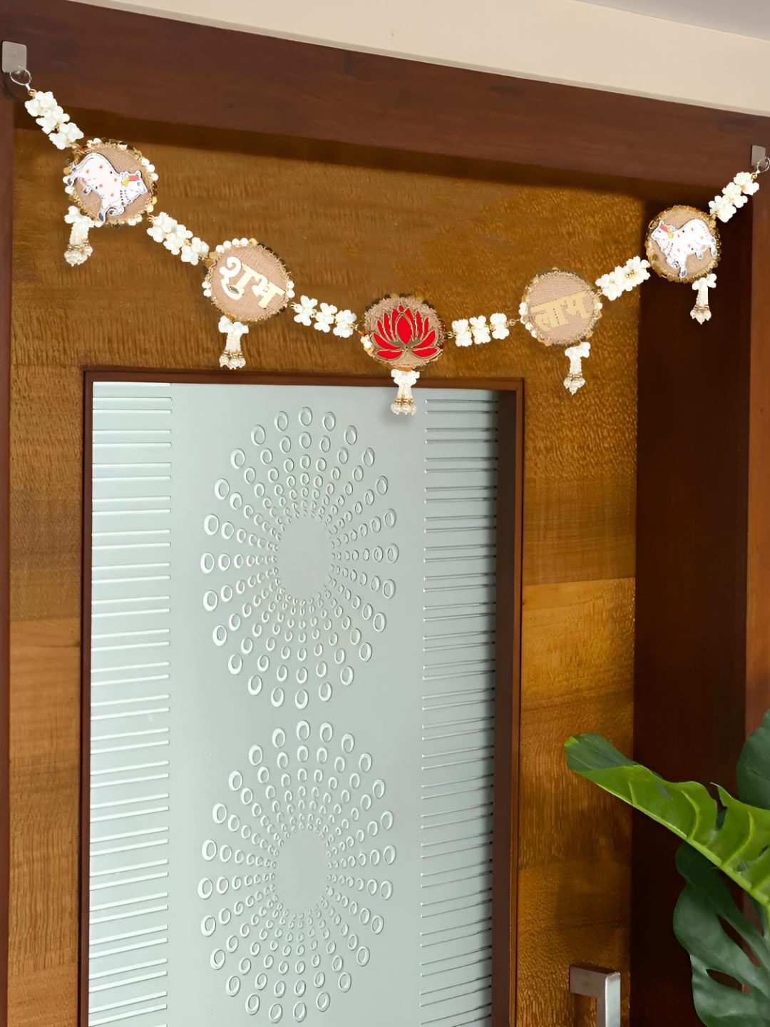 

THE HOME CO. White & Red Jute Textured Toran Festive Decor
