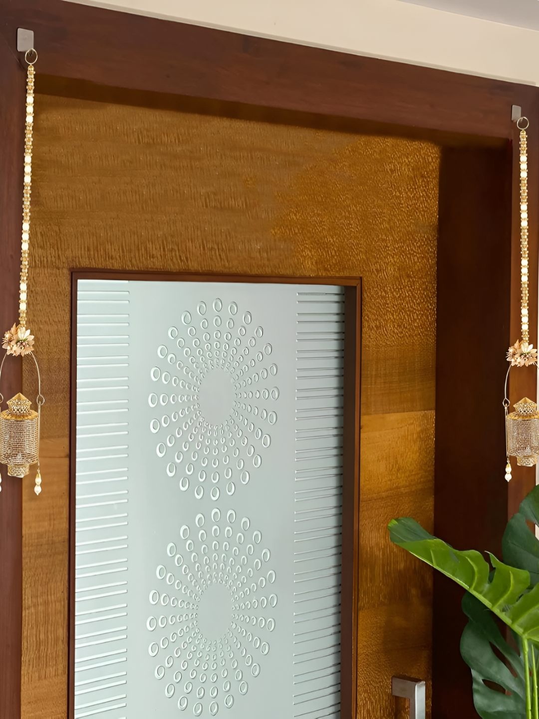 

THE HOME CO. Gold Toned & White 2 Pieces Metal Textured Lantern Hangings
