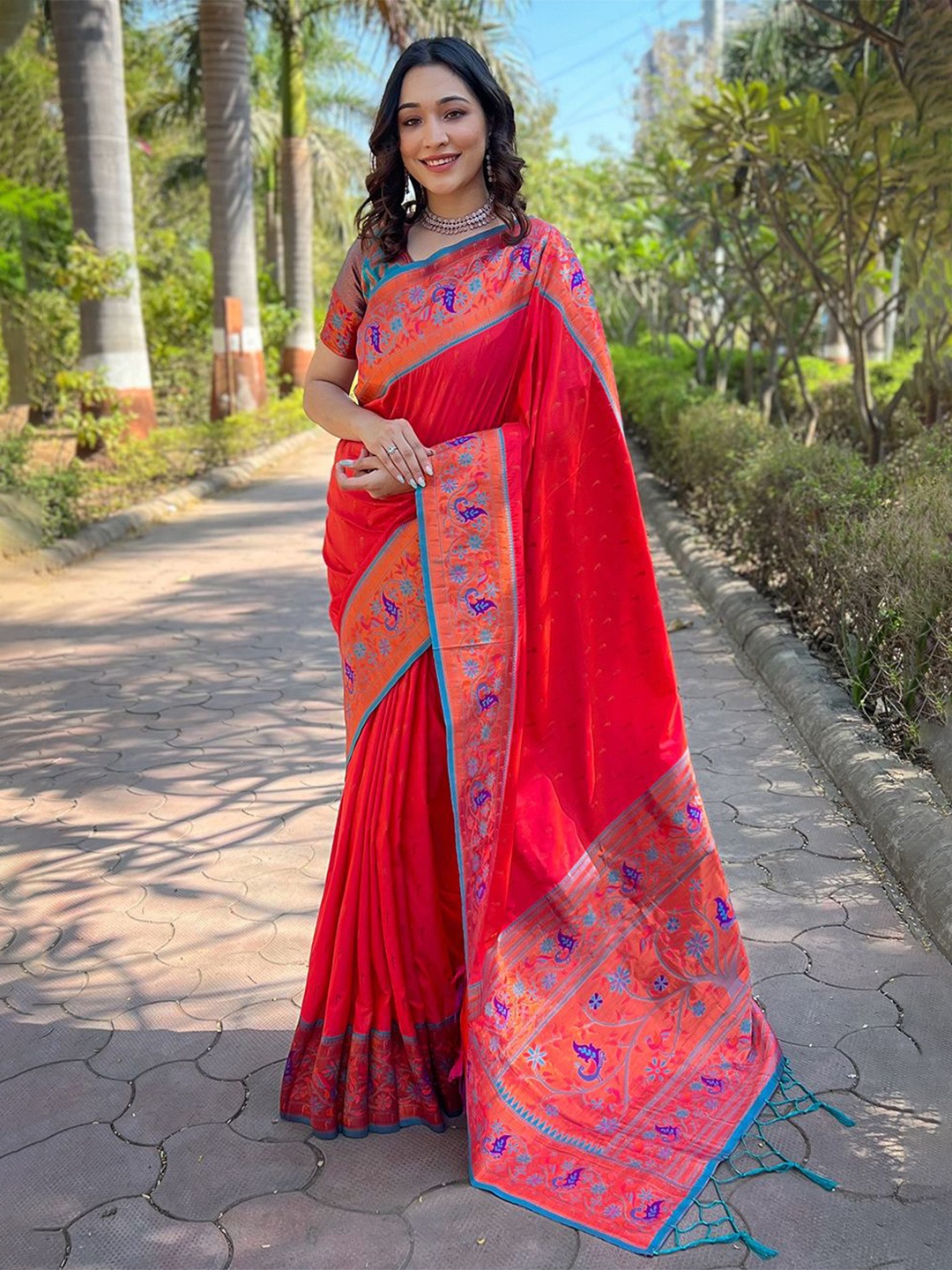 

LeeliPeeri Designer Ethnic Motif Zari Woven Paithani Saree, Red