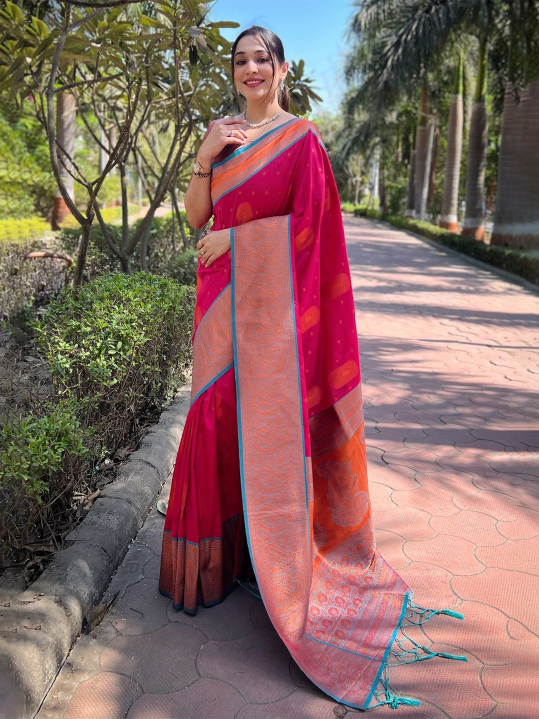 

LeeliPeeri Designer Woven Design Zari Banarasi Saree, Pink