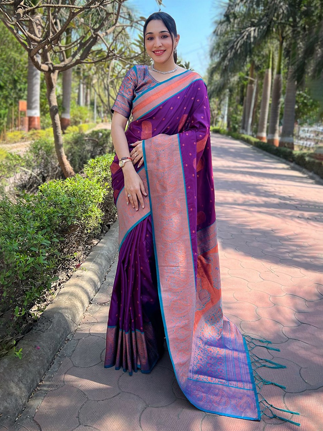 

LeeliPeeri Designer Woven Design Zari Banarasi Saree, Violet