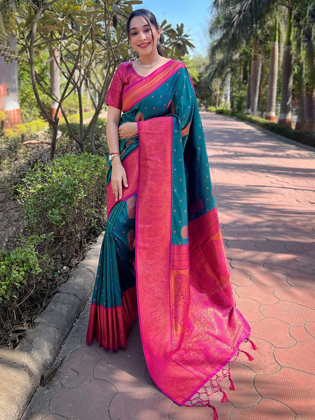 

LeeliPeeri Designer Woven Design Zari Banarasi Saree, Teal