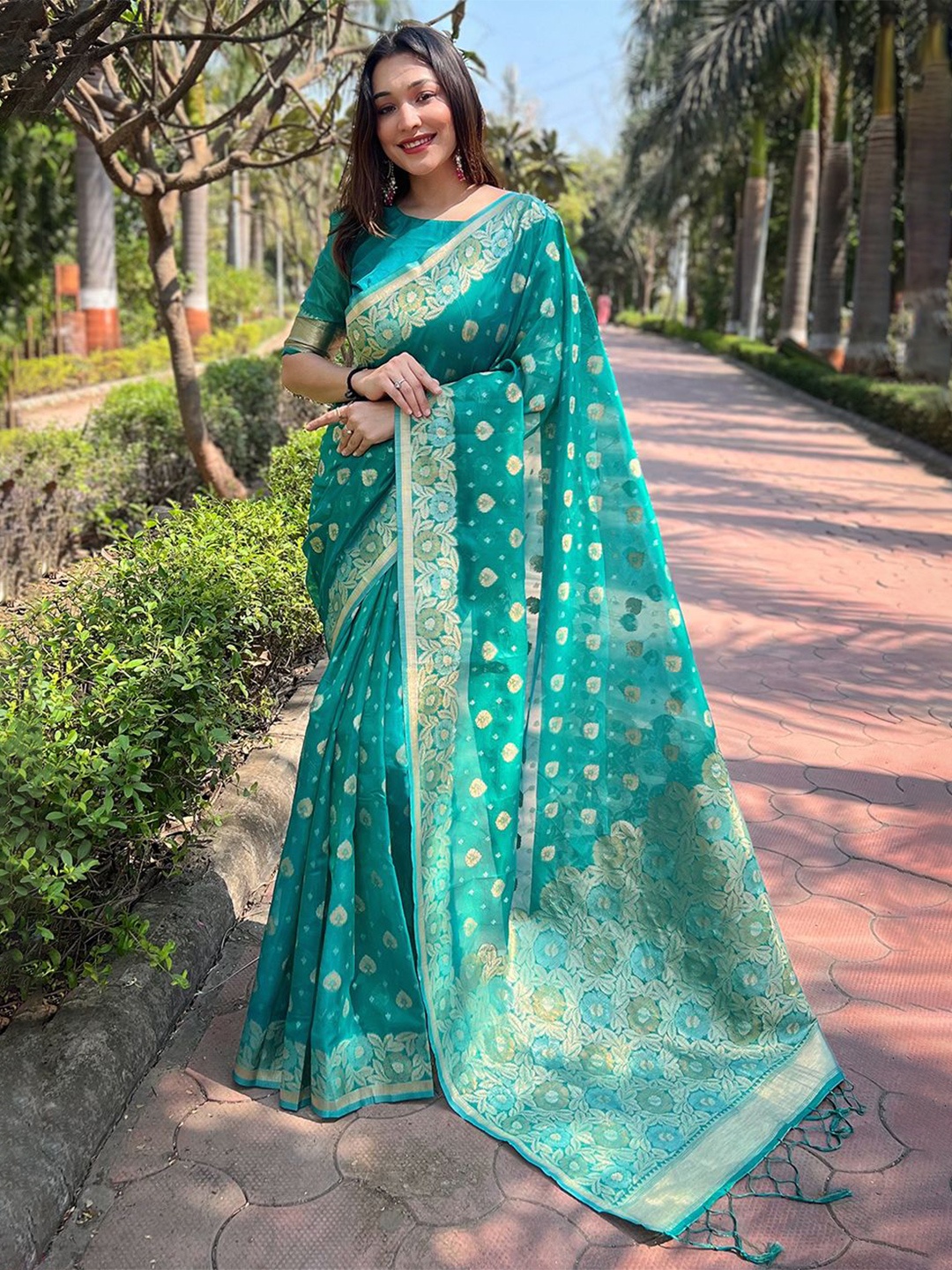 

LeeliPeeri Designer Ethnic Motif Zari Woven Banarasi Saree, Teal