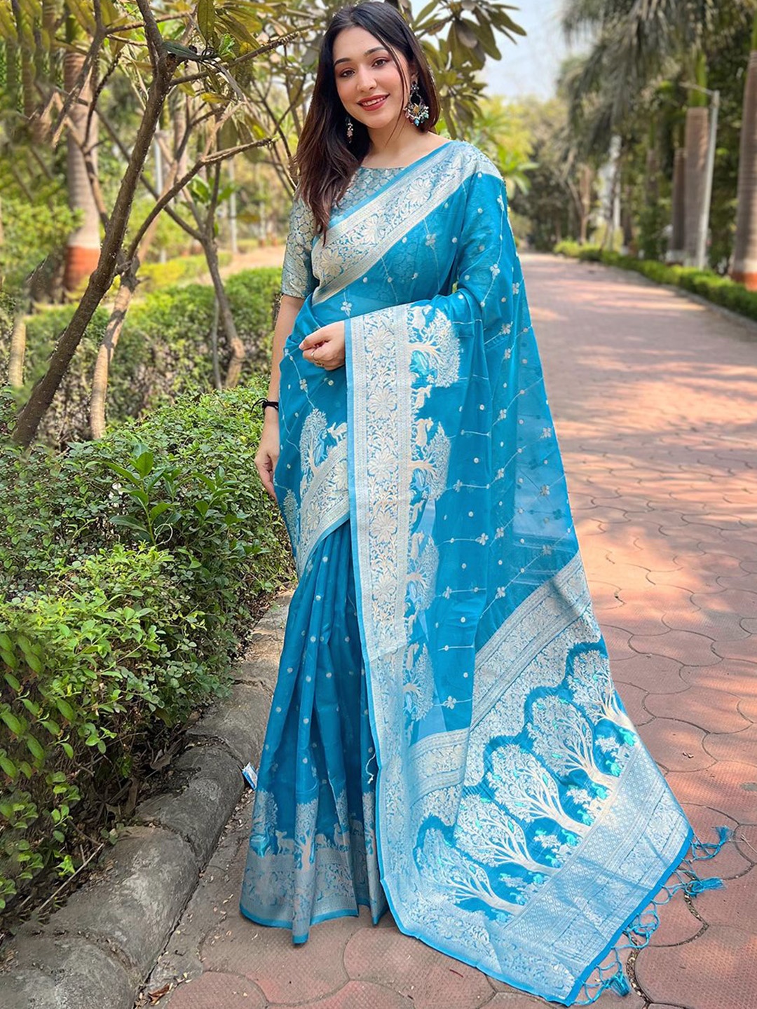 

LeeliPeeri Designer Ethnic Motif Zari Woven Organza Paithani Saree, Blue