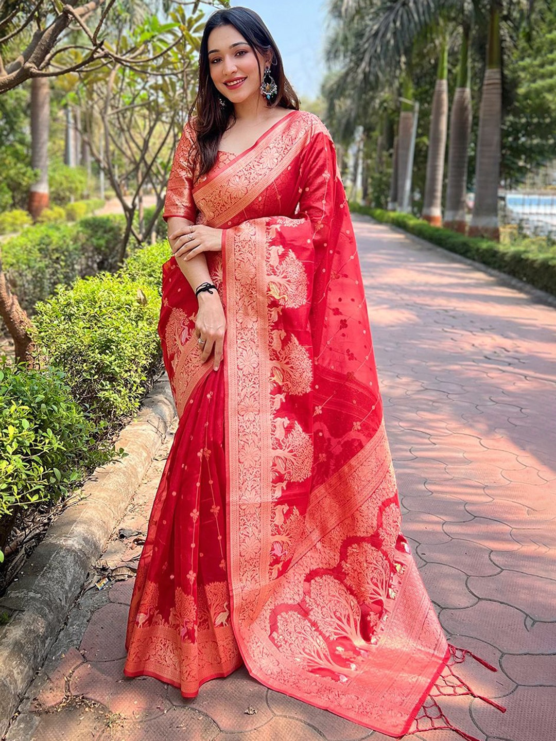 

LeeliPeeri Designer Woven Design Zari Organza Saree, Red
