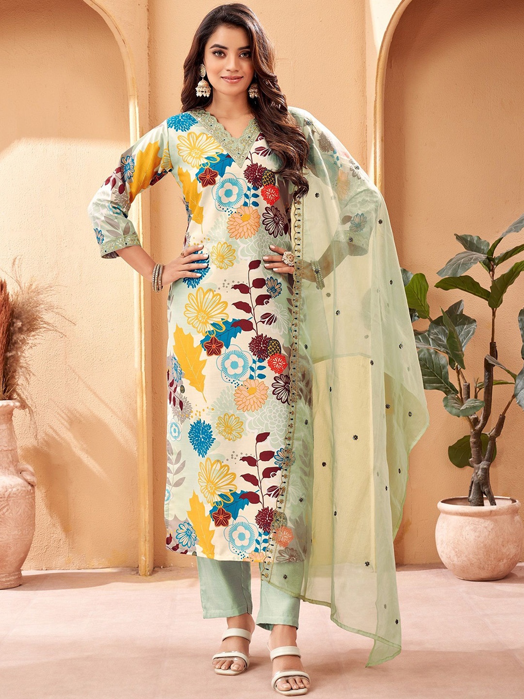 

CANIZZARO Floral Printed V-Neck Straight Kurta with Trousers & Dupatta, Cream