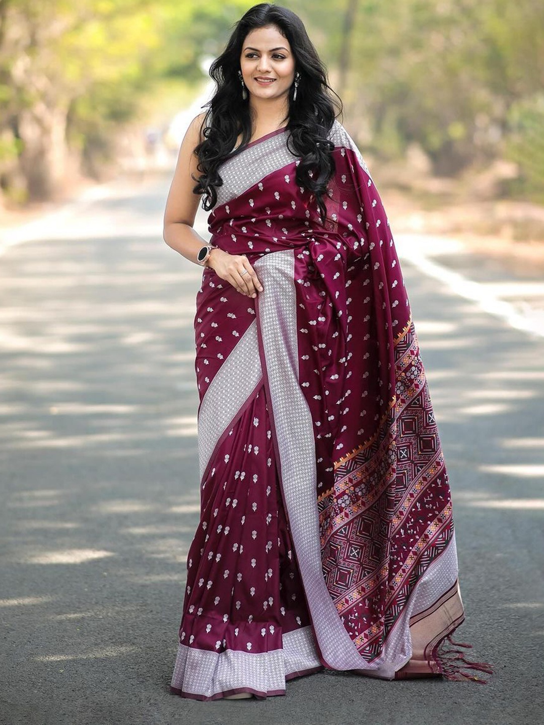 

MORLY Woven Design Zari Kanjeevaram Saree, Purple