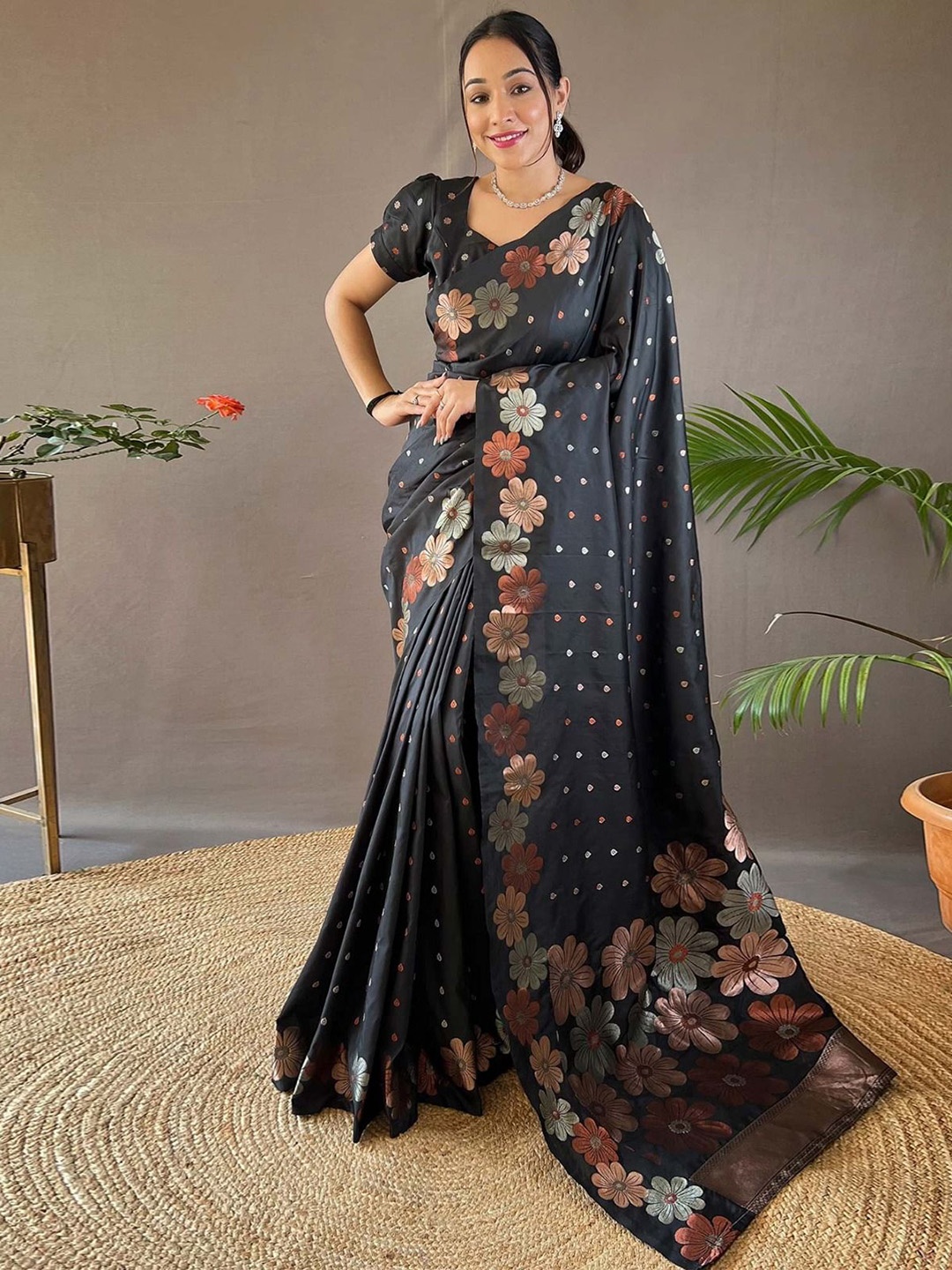 

MORLY Floral Printed Kanjeevaram Saree, Black