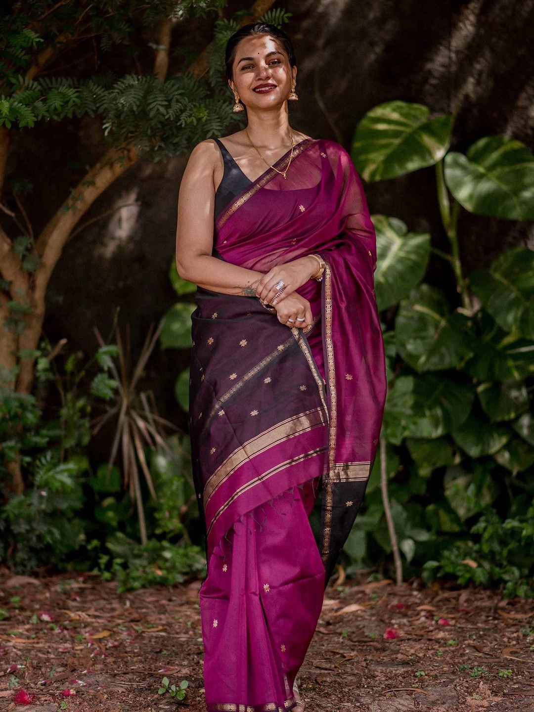 

MORLY Woven Design Zari Silk Blend Kanjeevaram Saree, Purple